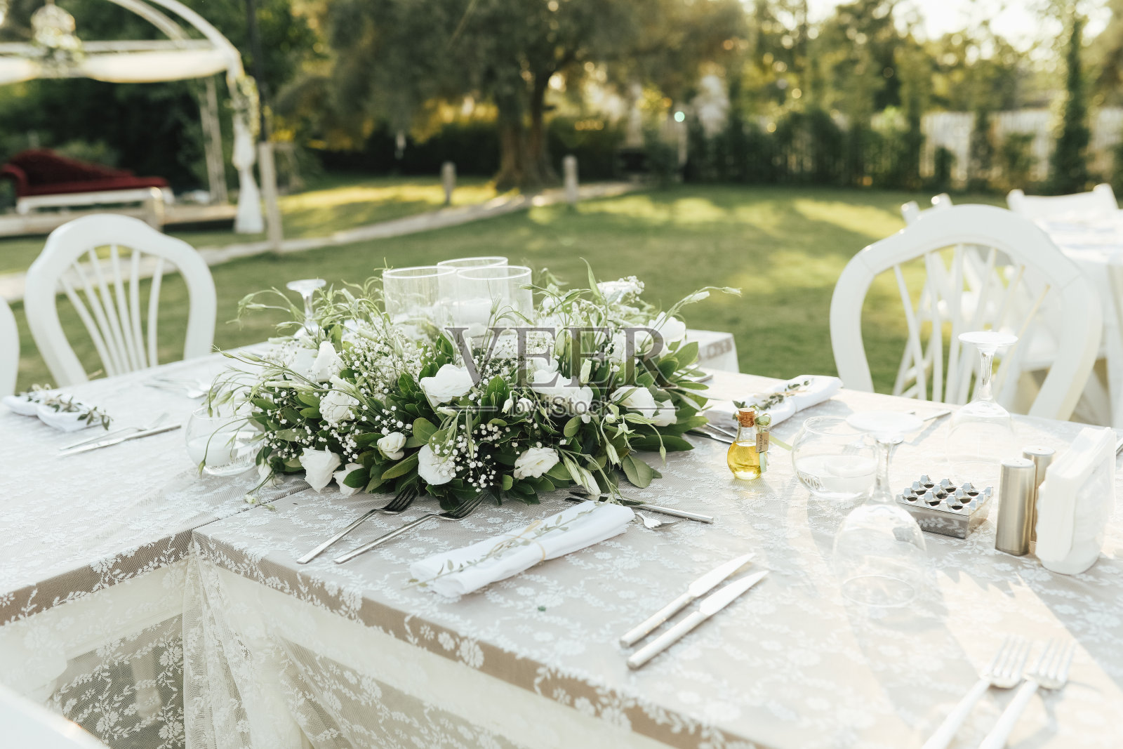 宴会或婚宴的餐桌布置照片摄影图片