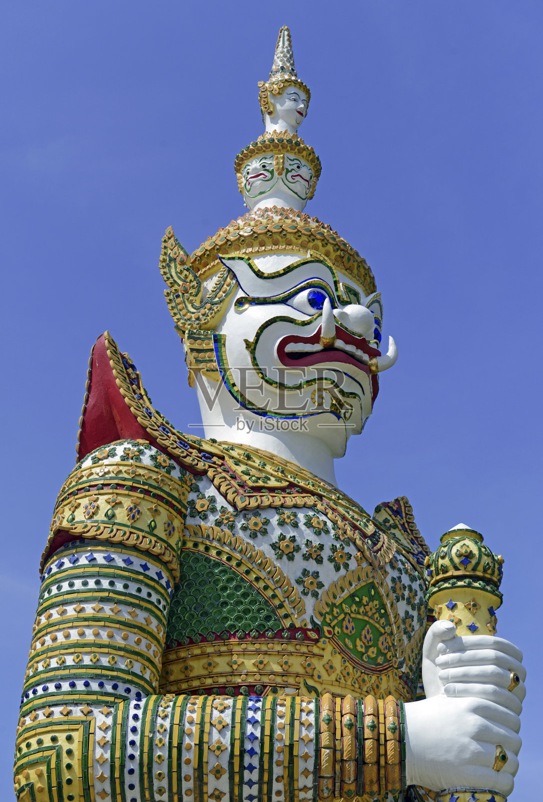 泰国曼谷大皇宫，色彩缤纷的守护神雕像照片摄影图片