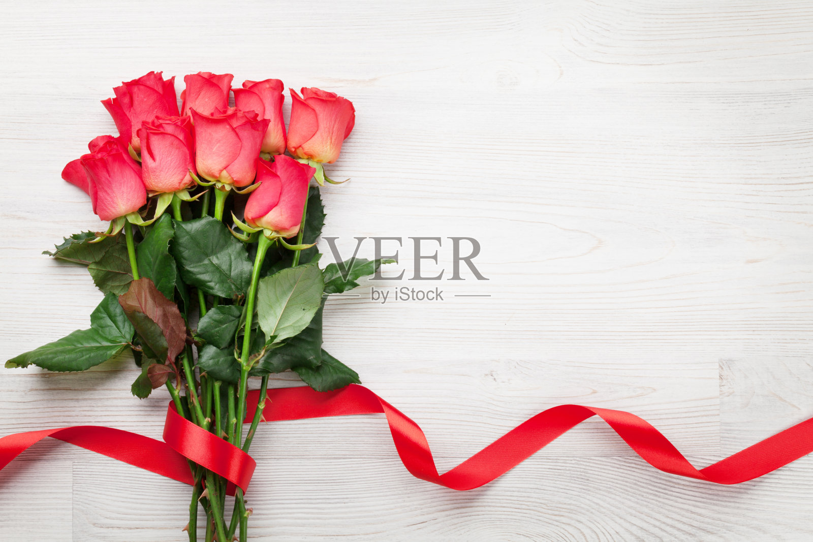 带有红玫瑰的情人节贺卡照片摄影图片