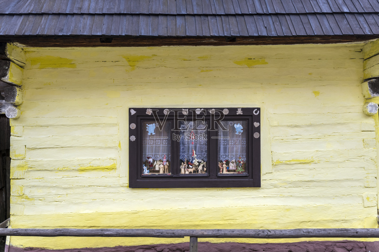 木屋的窗户照片摄影图片