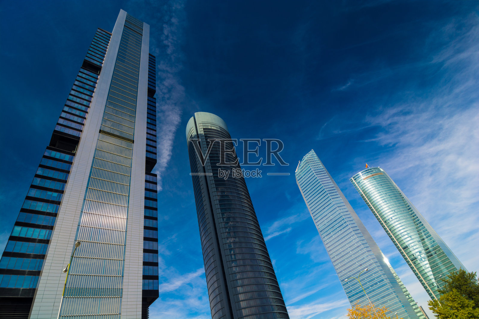 马德里的四塔商业区摩天大楼照片摄影图片