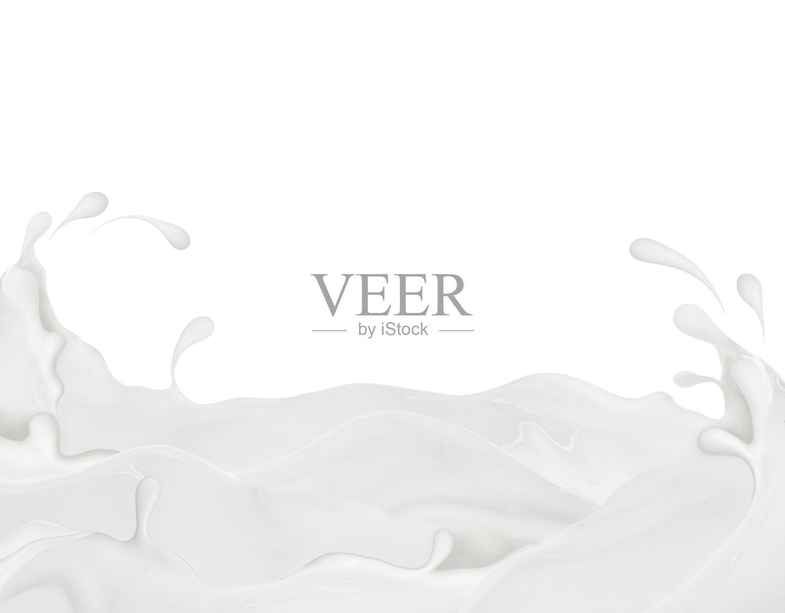 牛奶洒在白色的背景上。奶河，概念形象。照片摄影图片