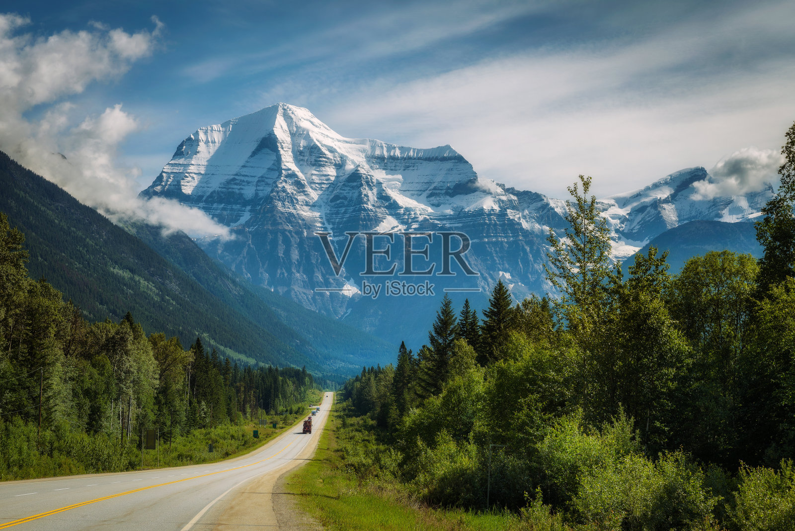 加拿大罗布森山省公园的黄头公路照片摄影图片