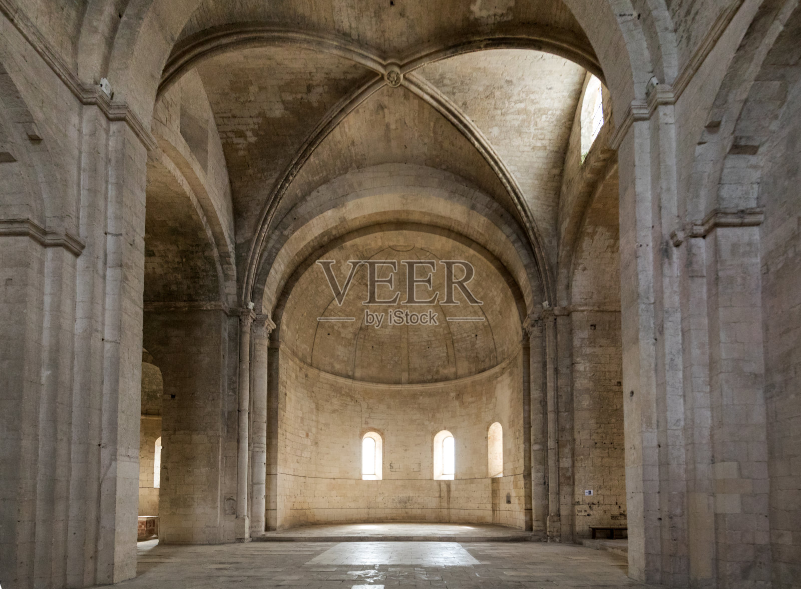 法国阿尔附近蒙马儒的圣彼得修道院内部照片摄影图片