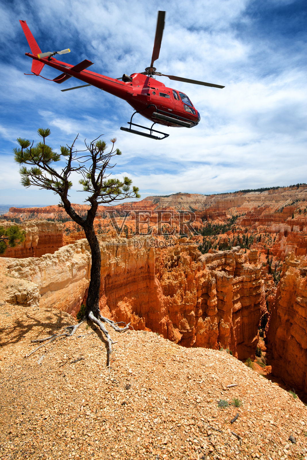 乘坐直升机游览布莱斯峡谷照片摄影图片