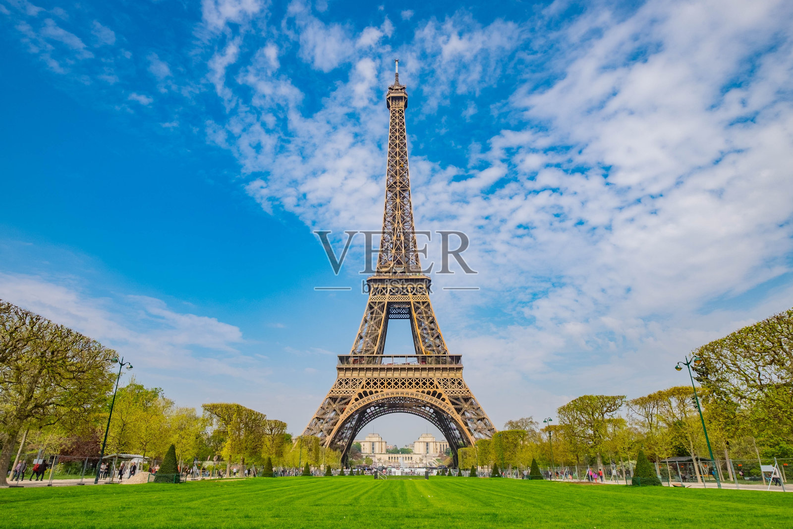 法国巴黎，埃菲尔铁塔照片摄影图片