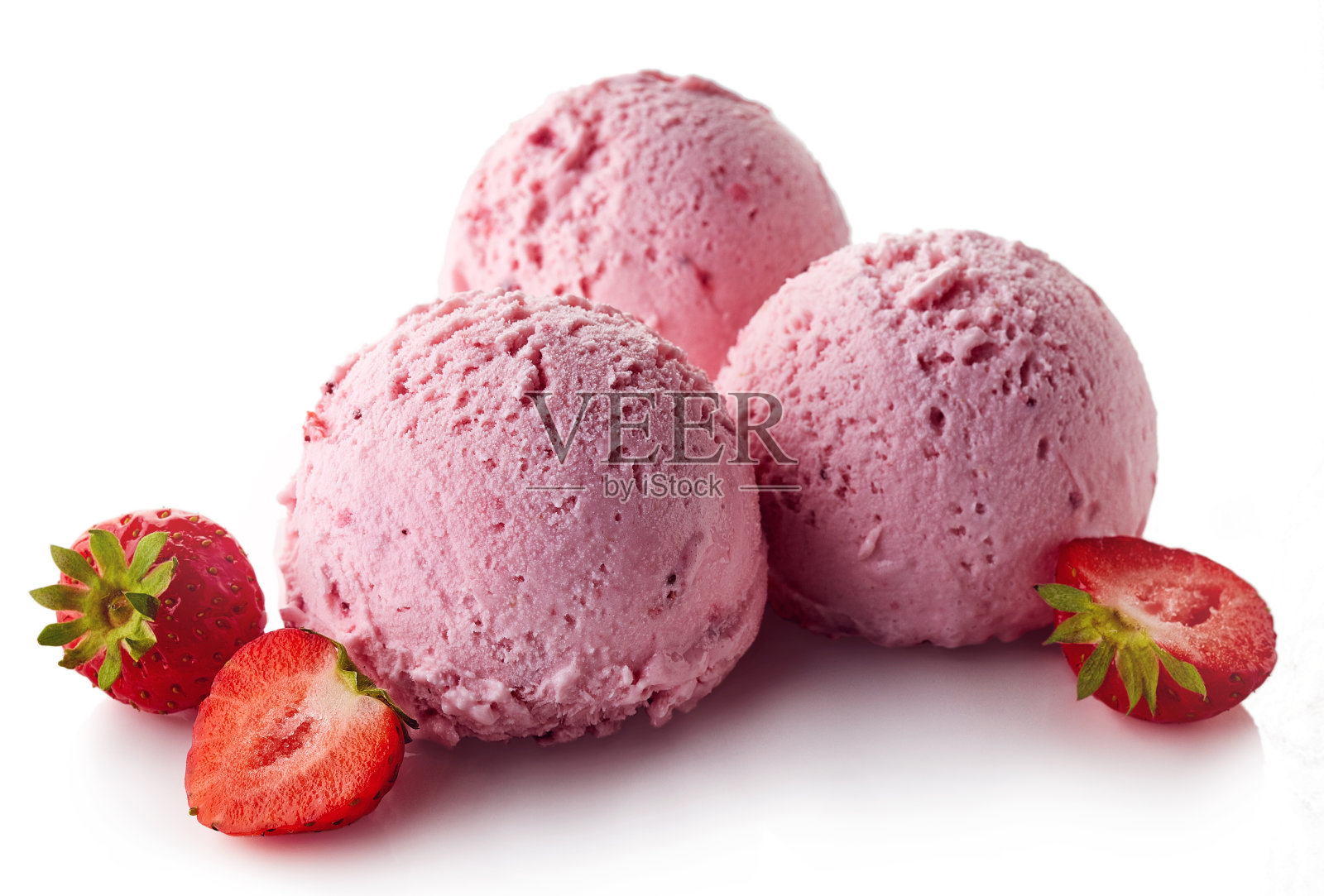 三个草莓冰淇淋球照片摄影图片