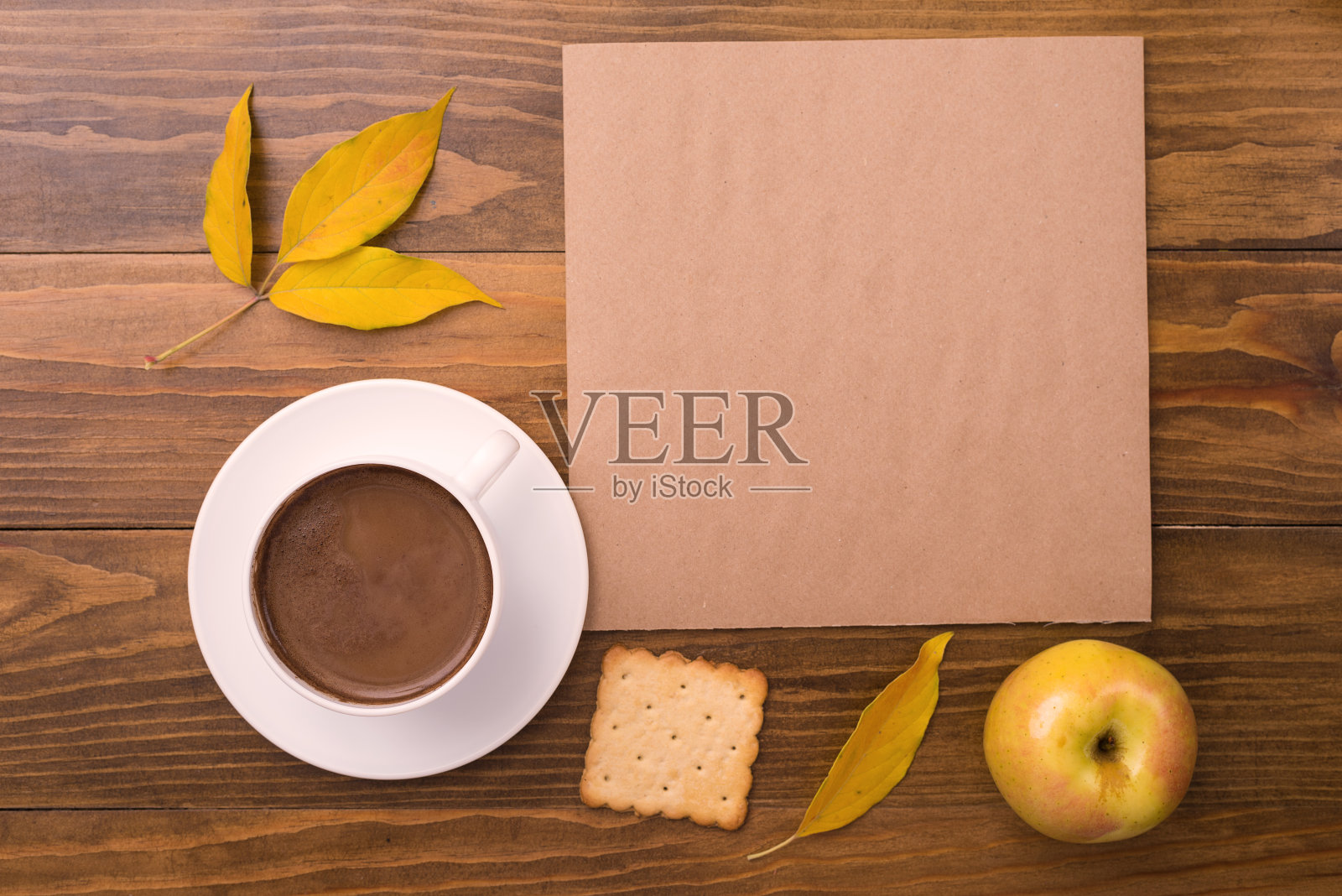 用咖啡和树叶作秋天的作文照片摄影图片