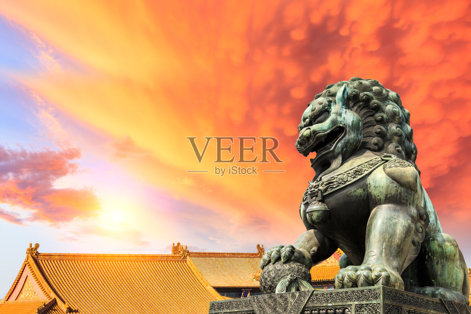 北京紫禁城的铜狮，中国的象征照片摄影图片