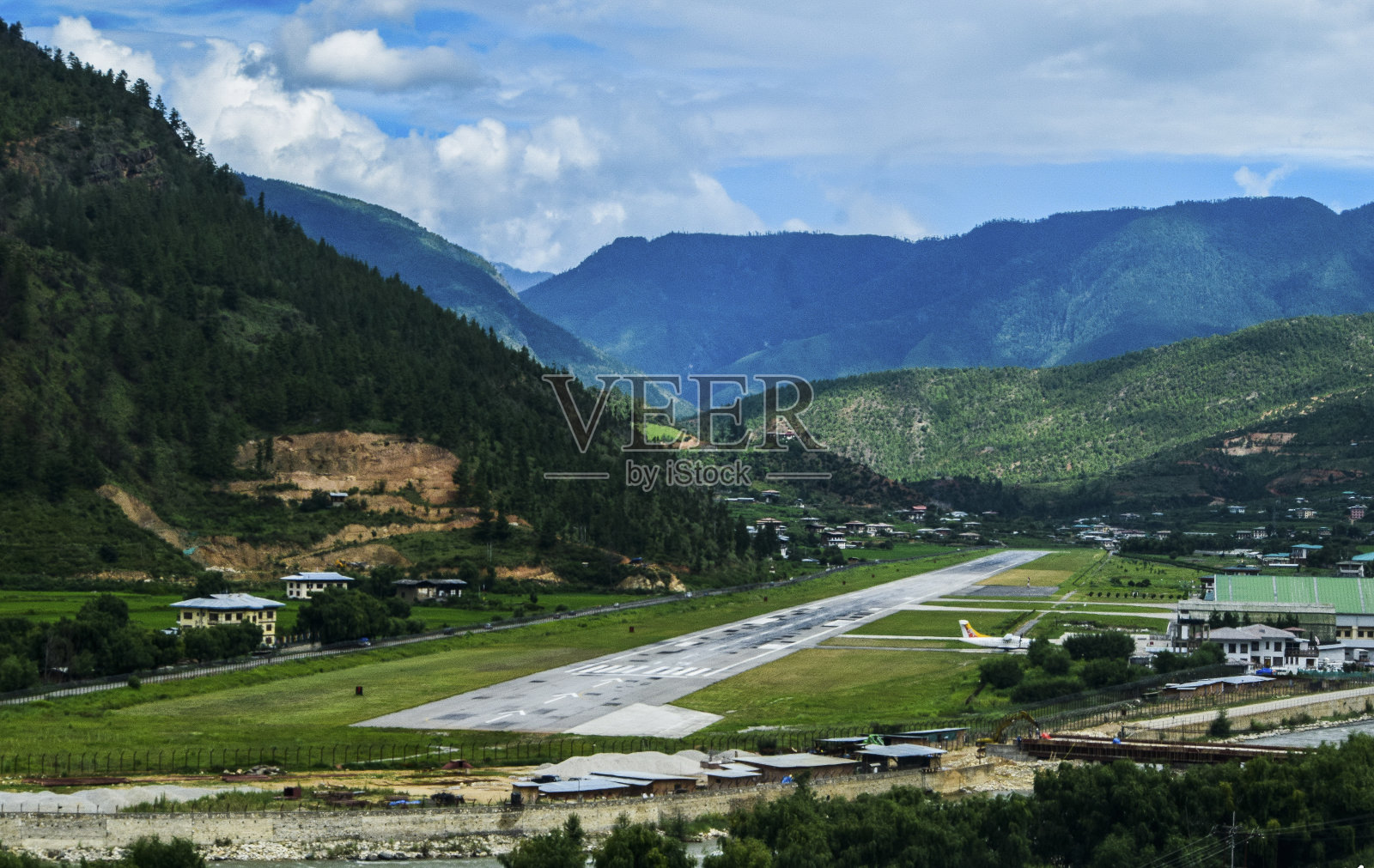 不丹机场跑道照片摄影图片