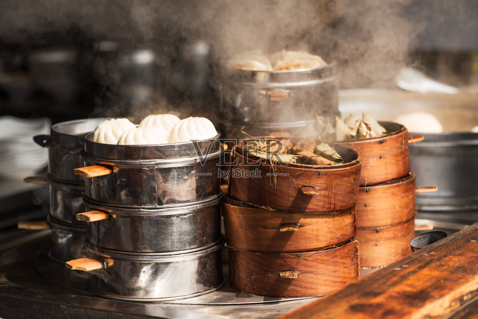 在中国的街头市场蒸食物照片摄影图片