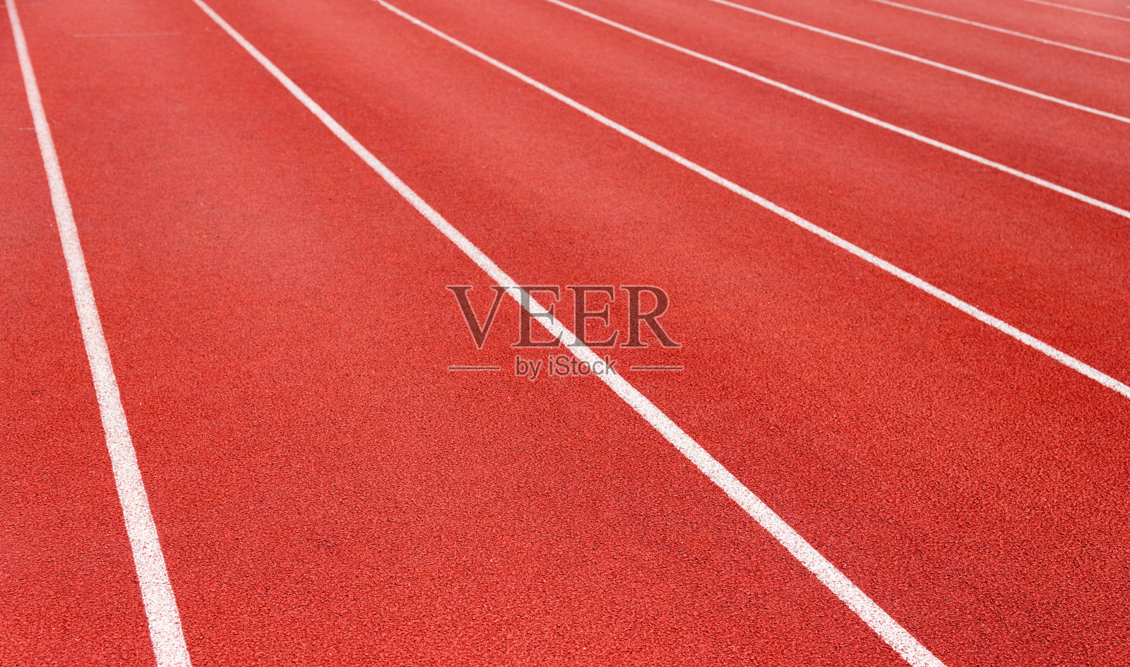运动场中的红色跑道照片摄影图片