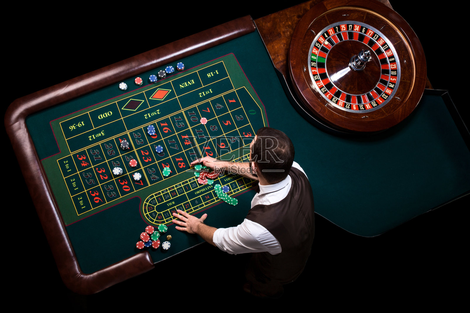 顶视图的赌场赌场和绿色轮盘赌桌。遗传算法照片摄影图片