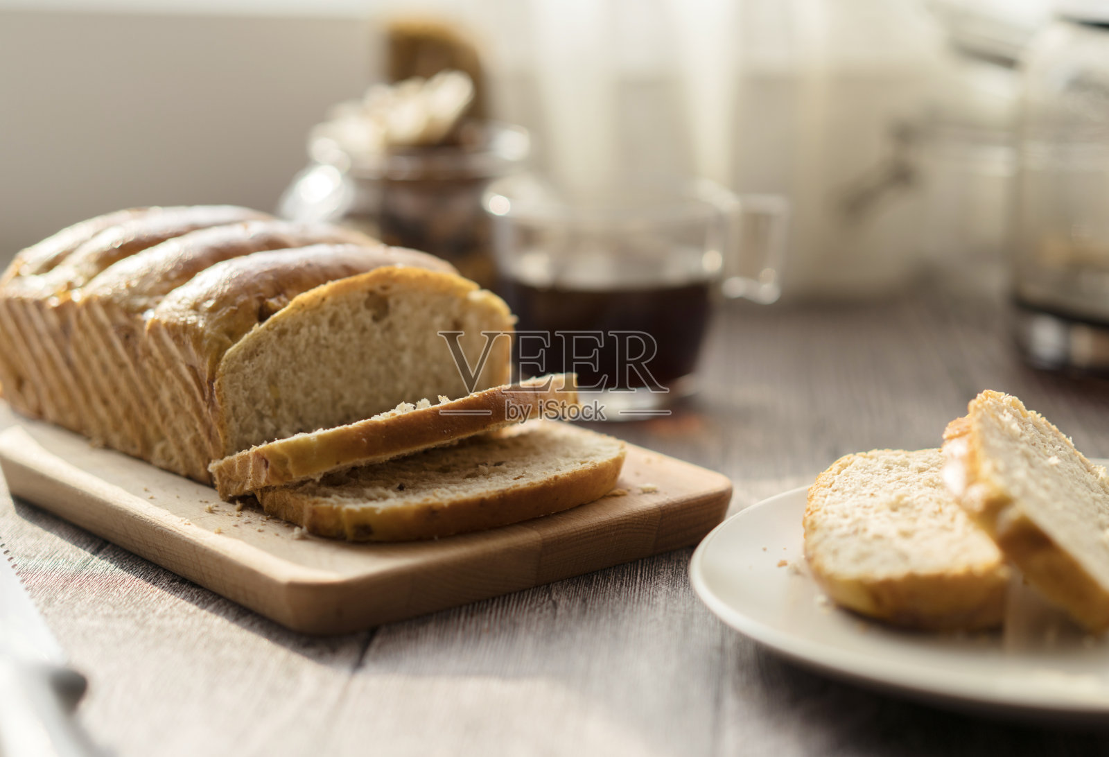 新鲜的自制面包和咖啡照片摄影图片