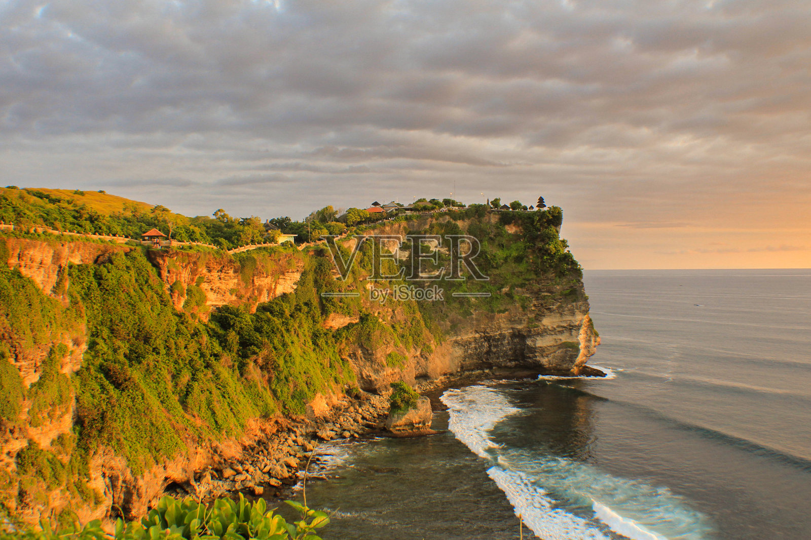 巴厘岛的乌鲁瓦图悬崖照片摄影图片