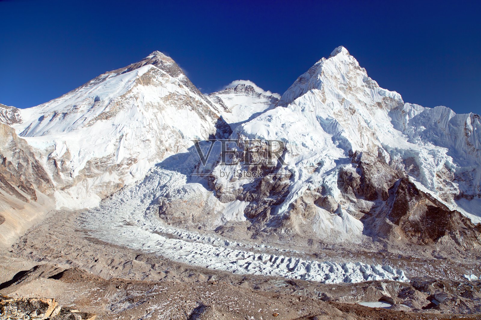 从普莫里基地营地登上珠穆朗玛峰照片摄影图片