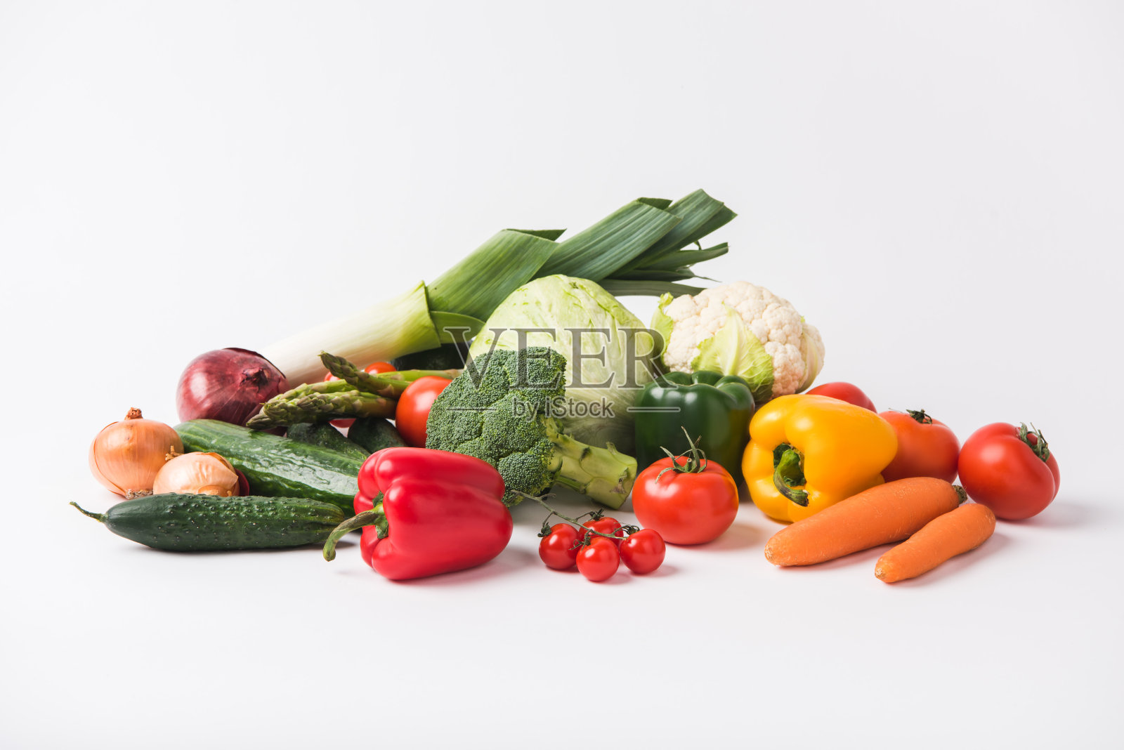 各种蔬菜躺在白色的背景上照片摄影图片