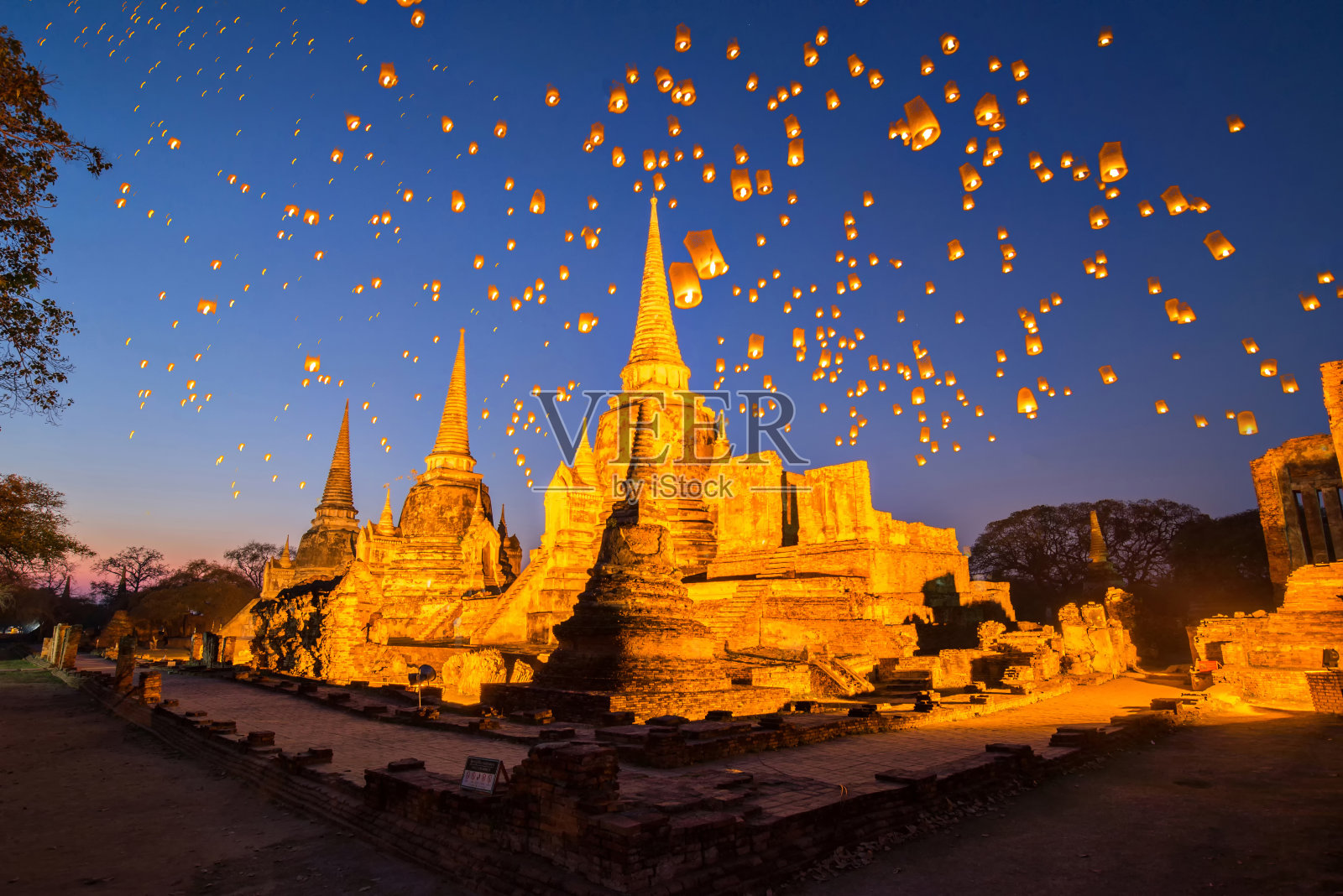 泰国大城府佛寺浮灯的美丽风景照片摄影图片