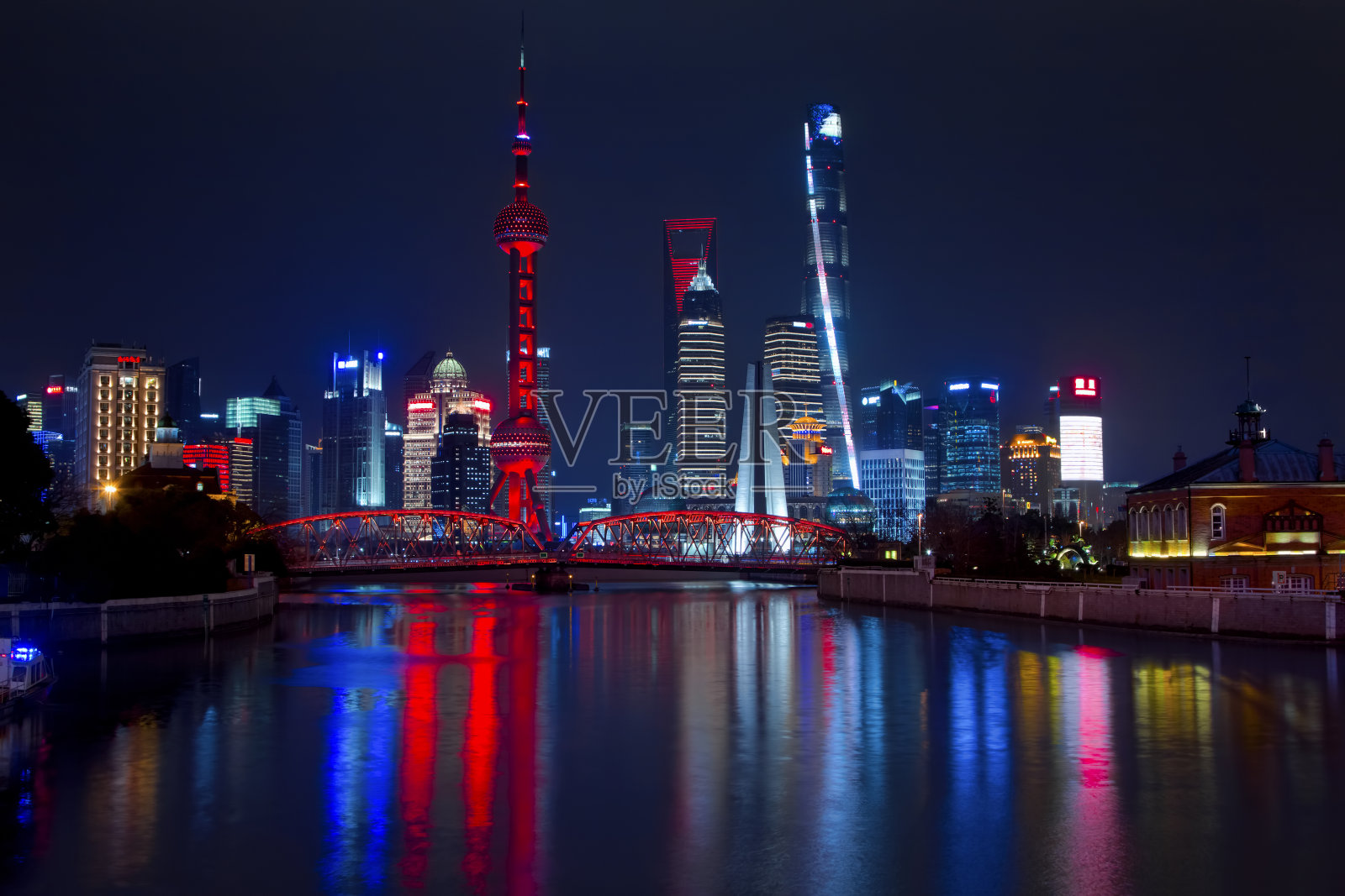 上海晚上的天际线照片摄影图片
