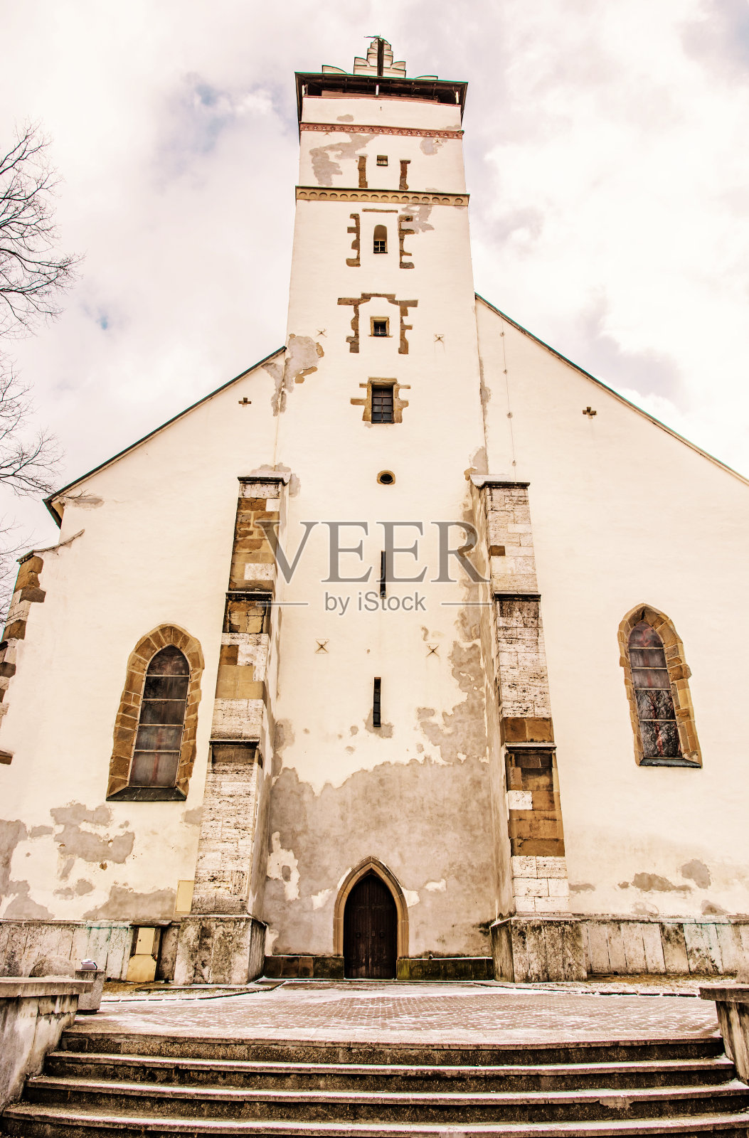凯兹马洛的圣十字大教堂，黄色滤镜照片摄影图片