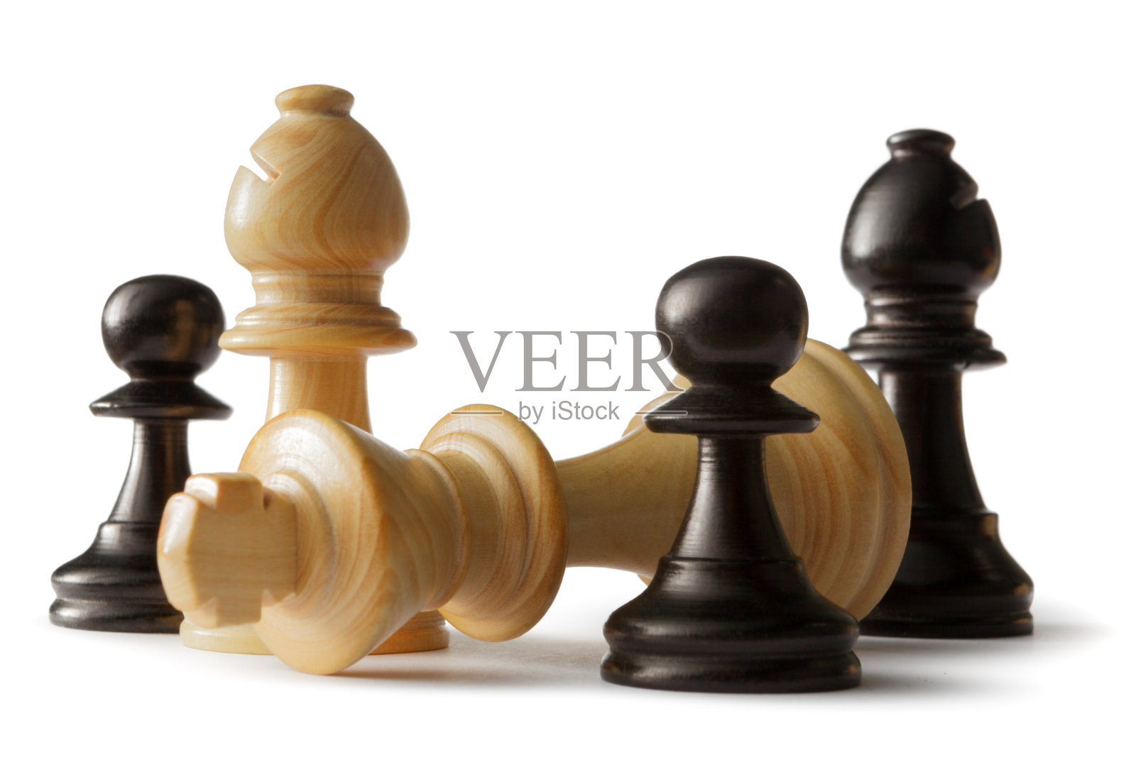 国际象棋:国王，骑士和兵孤立在白色背景下照片摄影图片