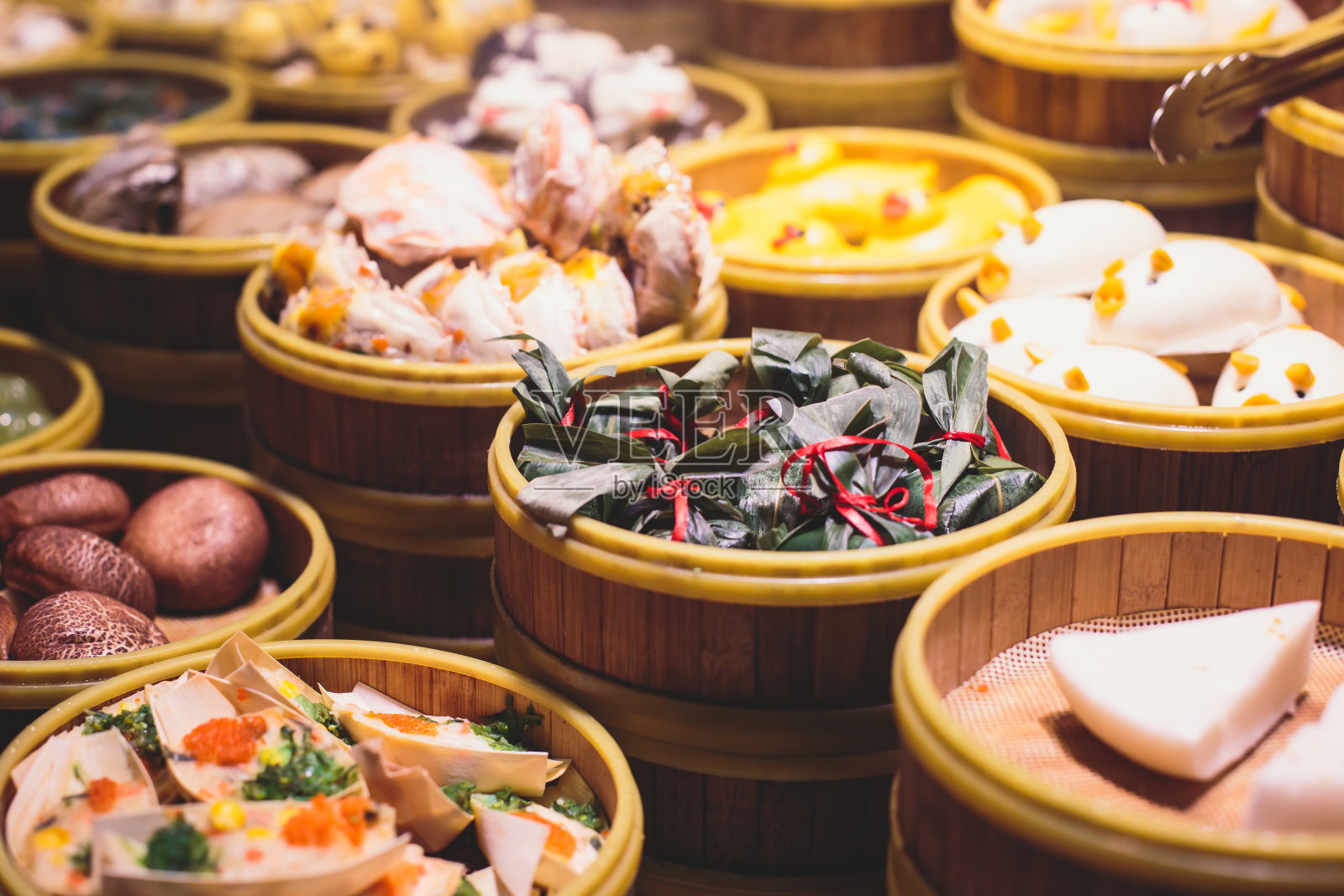 中国上海的各种亚洲传统街头小吃照片摄影图片