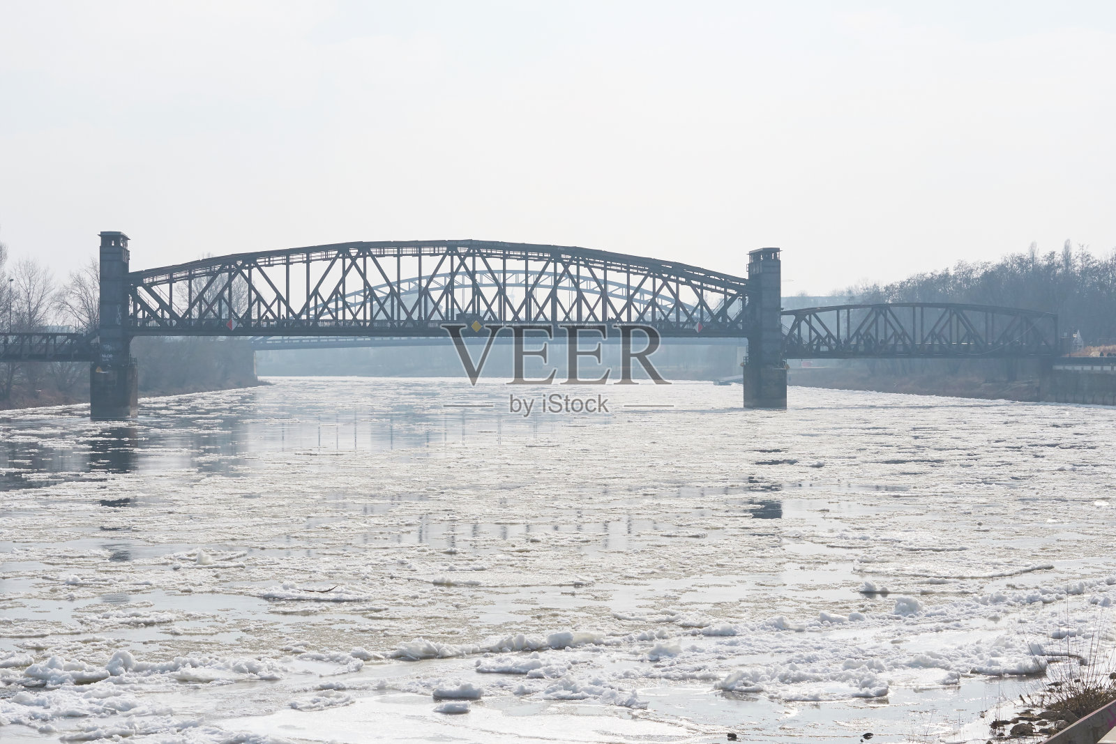 冬季马格德堡的吊桥照片摄影图片