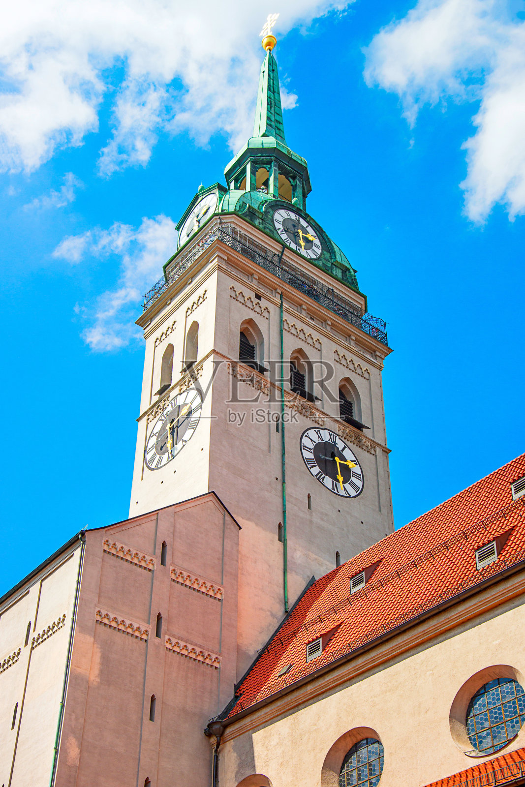 慕尼黑圣彼得教堂的钟楼照片摄影图片