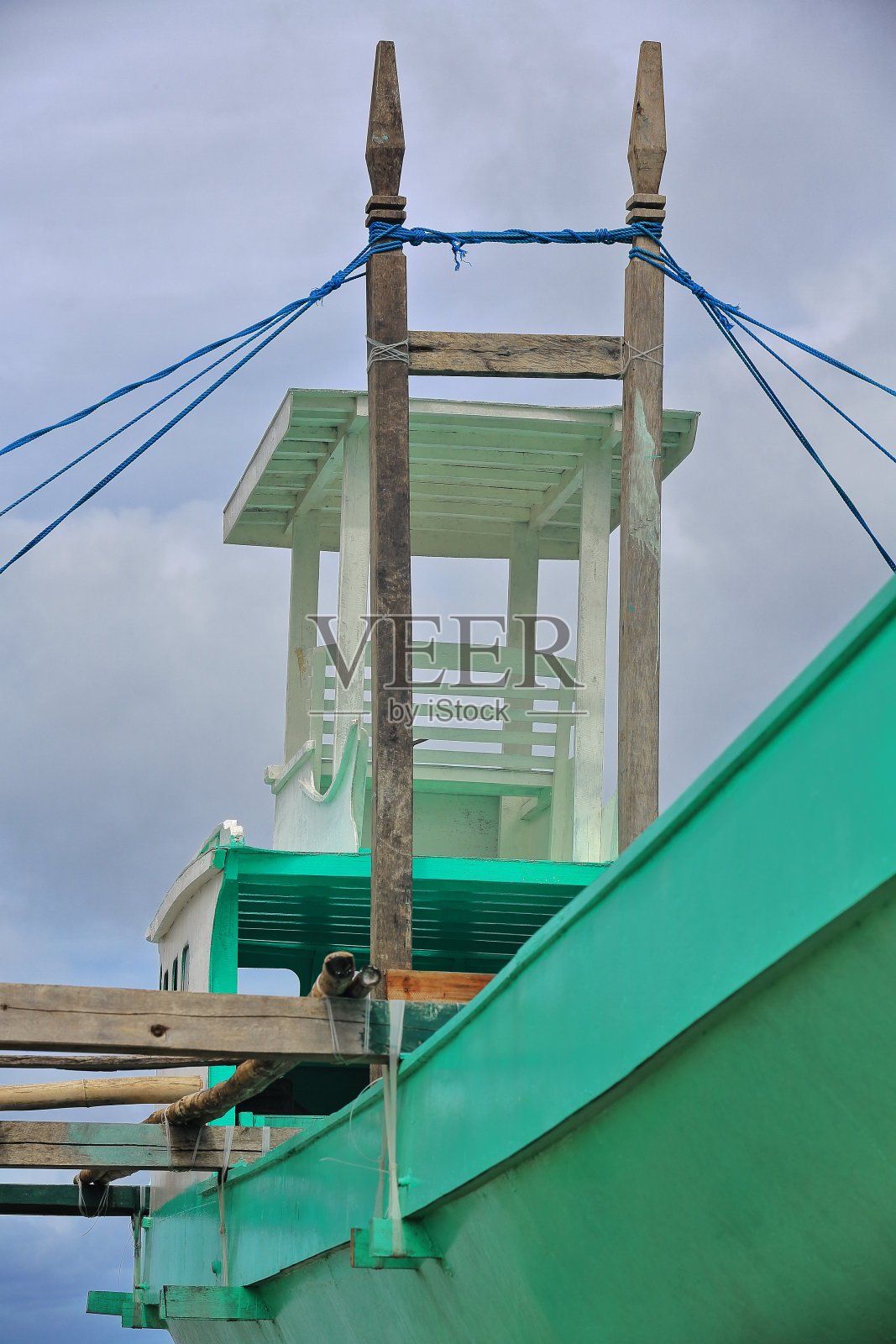 桥和甲板的绿色balangay-bangka船。Sipalay-Philippines。0397照片摄影图片