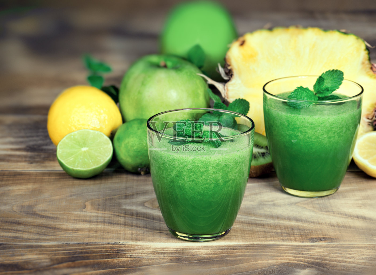 健康的绿色奶昔，清爽健康的饮料照片摄影图片