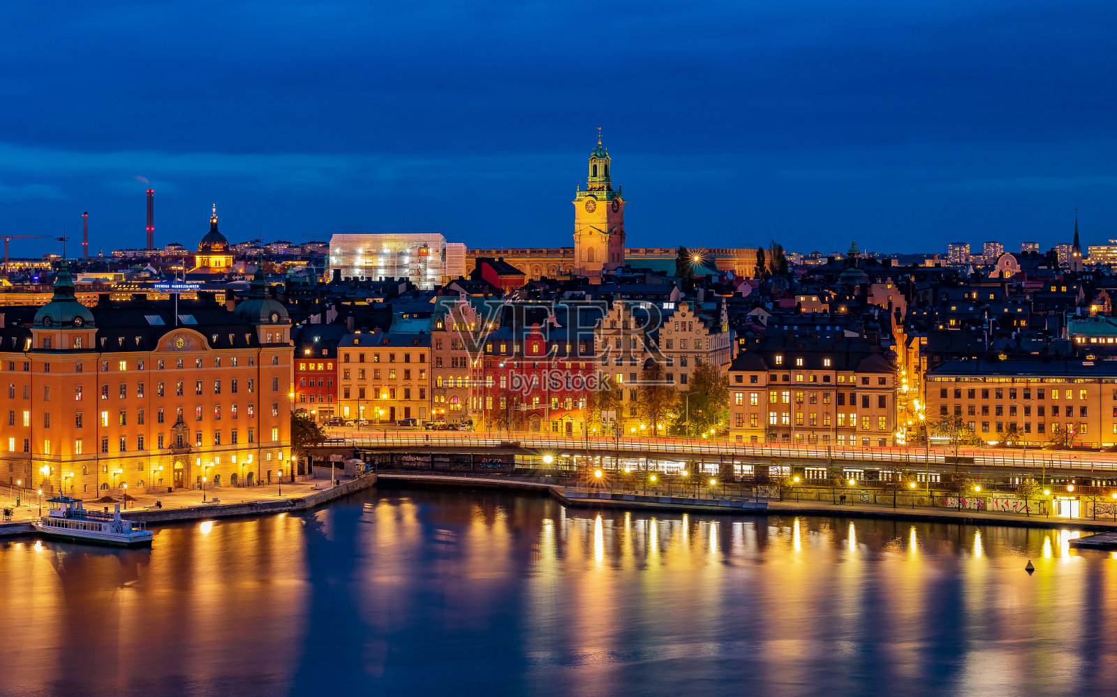 日落全景到斯德哥尔摩老城格拉斯坦和德国教堂在瑞典照片摄影图片