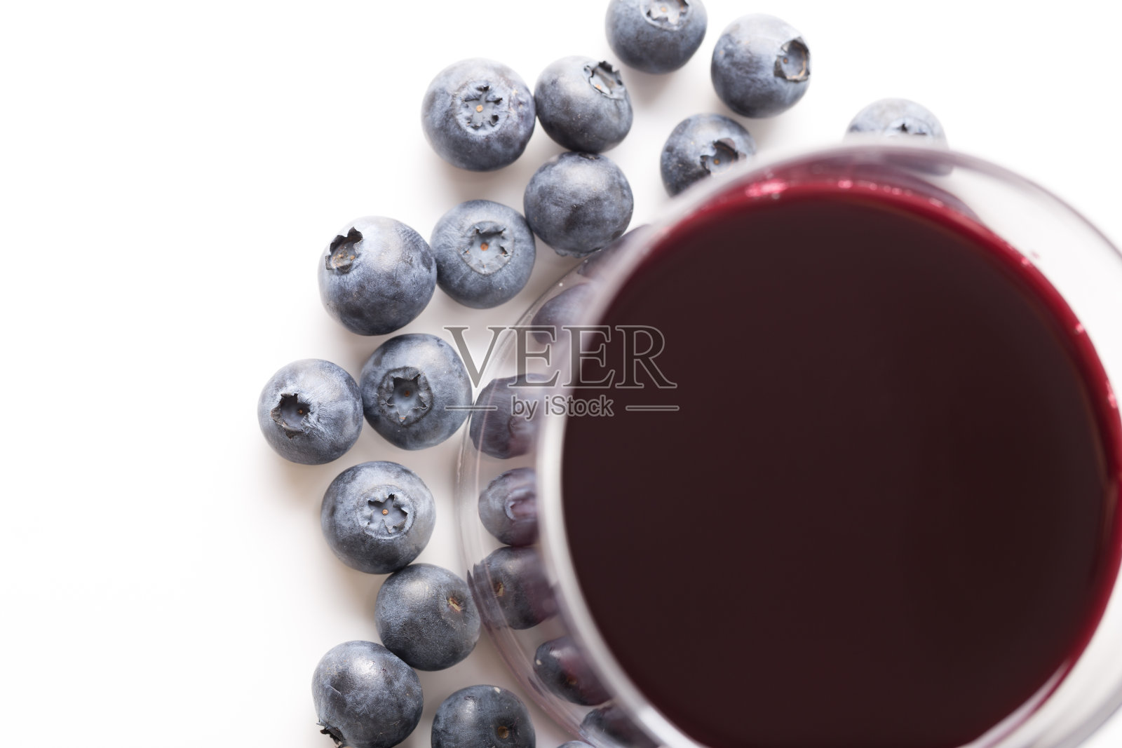 蓝莓汁和新鲜蓝莓的特写照片摄影图片