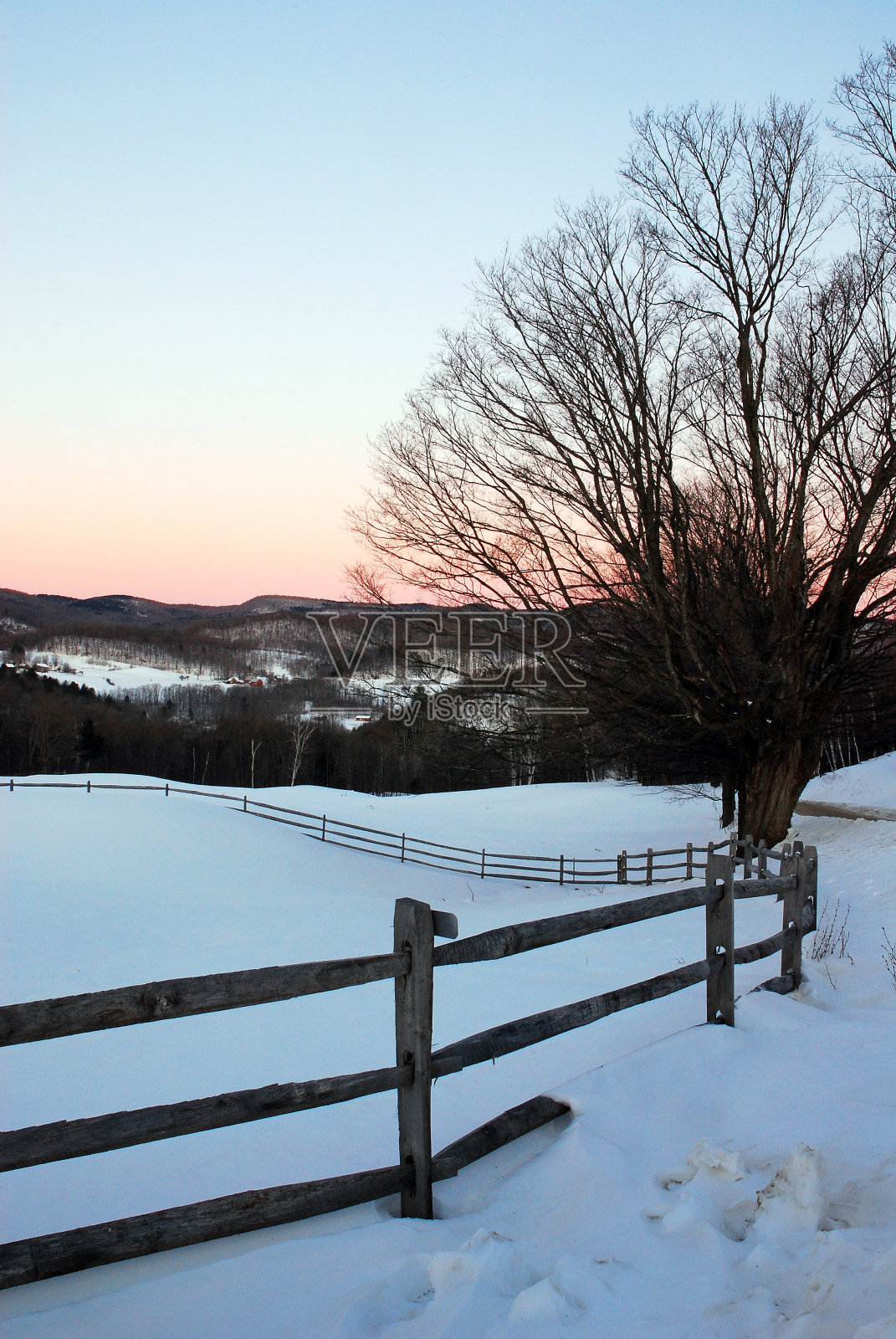 冬日农场的黎明照片摄影图片