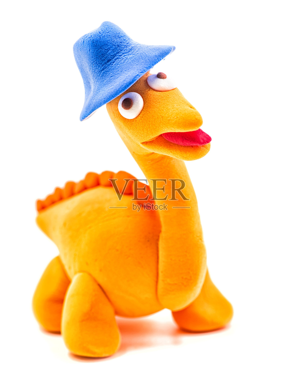 黏土模型的卡通橙色恐龙戴着一顶帽子。孩子橡皮泥工艺照片摄影图片