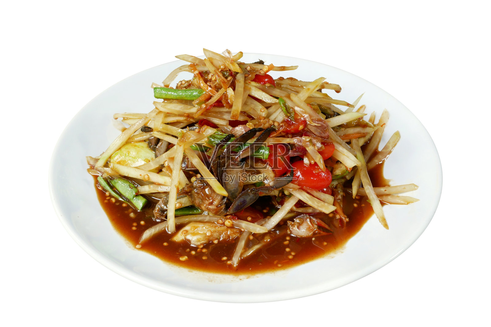 辣木瓜沙拉(Som Tum)泰国传统食物孤立在白色背景，剪切路径包括照片摄影图片