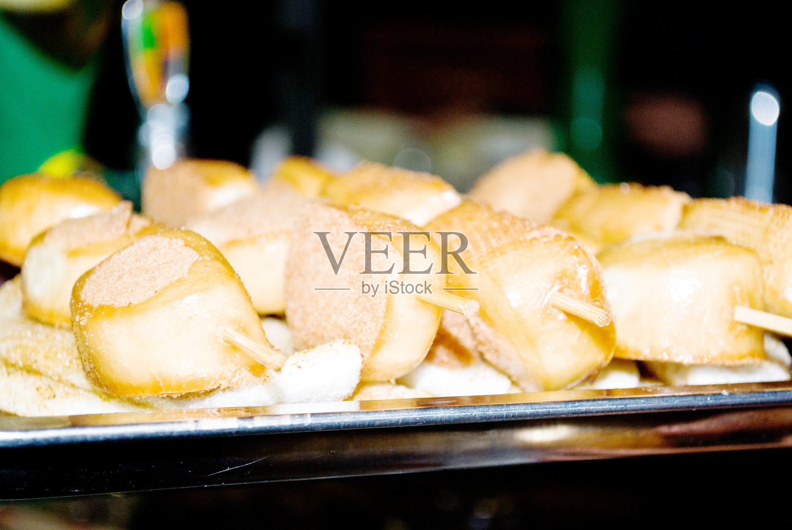 中国菜:整条烤甜面包照片摄影图片