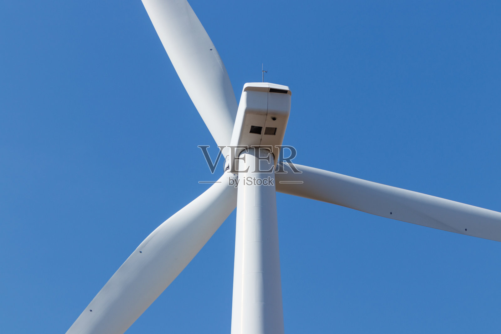 印第安纳州中部的风电场。风能和太阳能绿色能源领域在农业社区变得非常受欢迎照片摄影图片