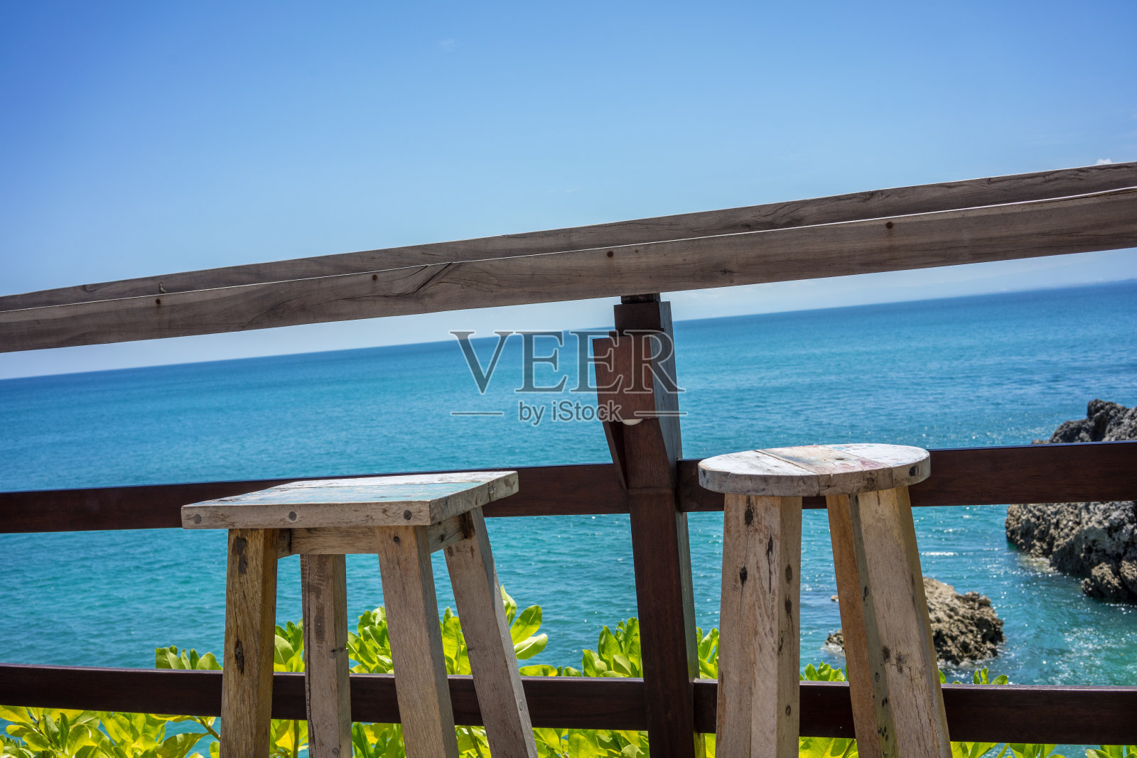 空木椅，海景，假日心情照片摄影图片