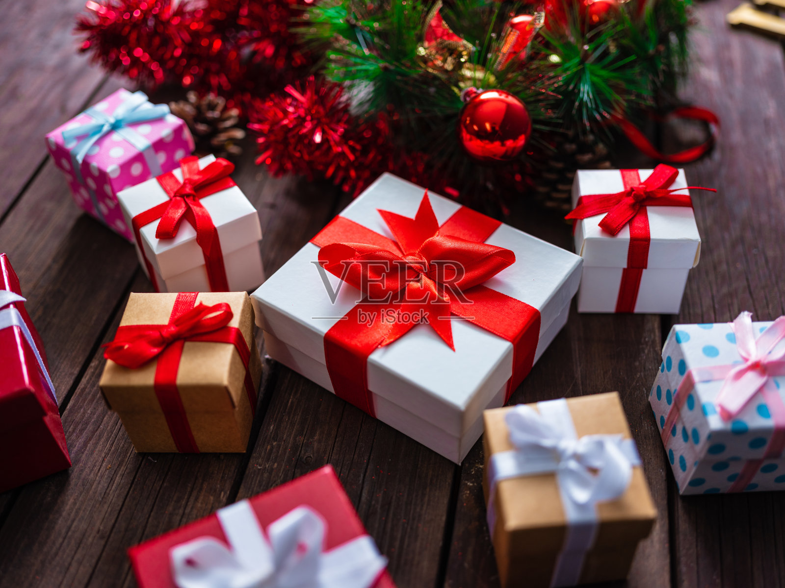 圣诞背景与礼物和装饰照片摄影图片