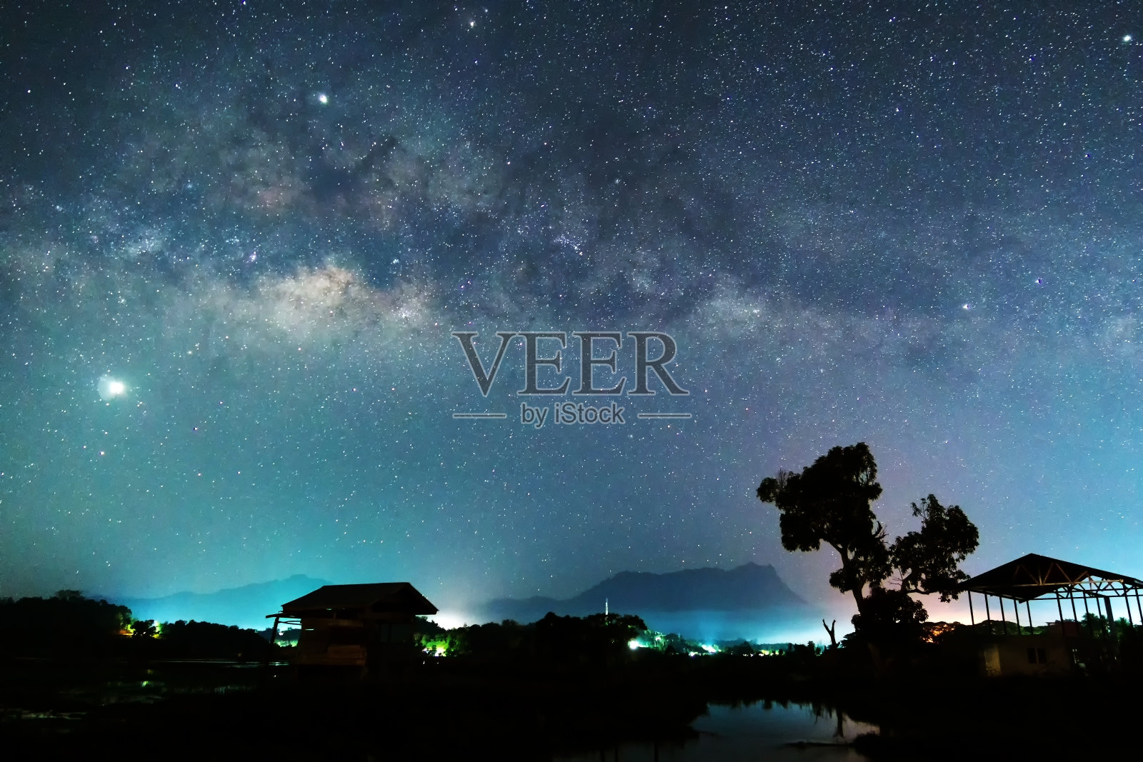 马来西亚贝德沙巴镇的银河照片摄影图片