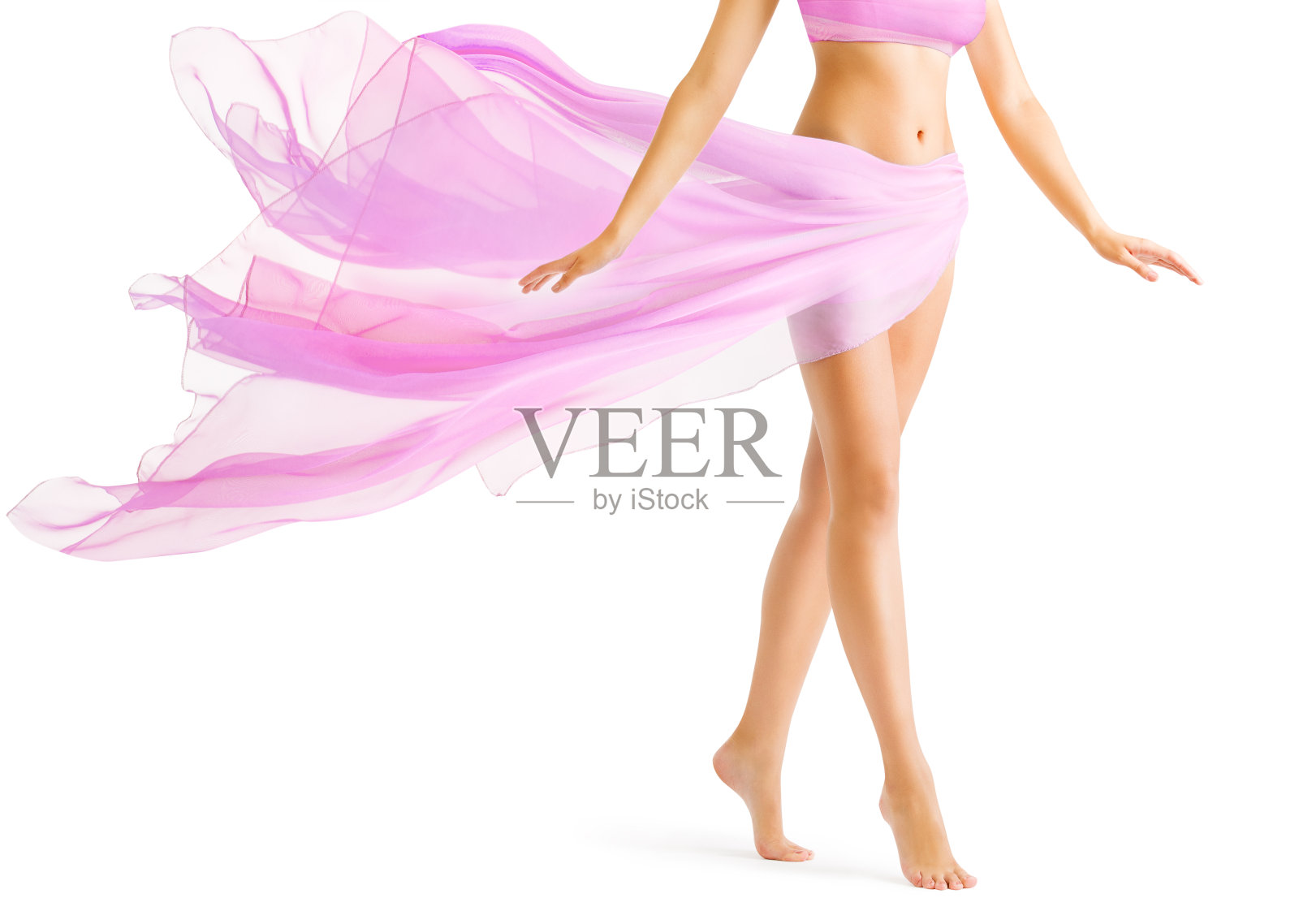 女人的腿身体美丽，赤脚模特尖脚趾在粉红色波浪织物照片摄影图片
