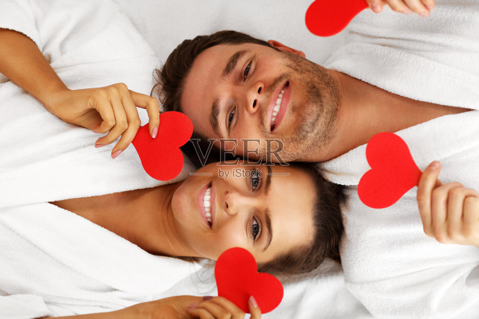 成人幸福的夫妇在水疗沙龙放松照片摄影图片