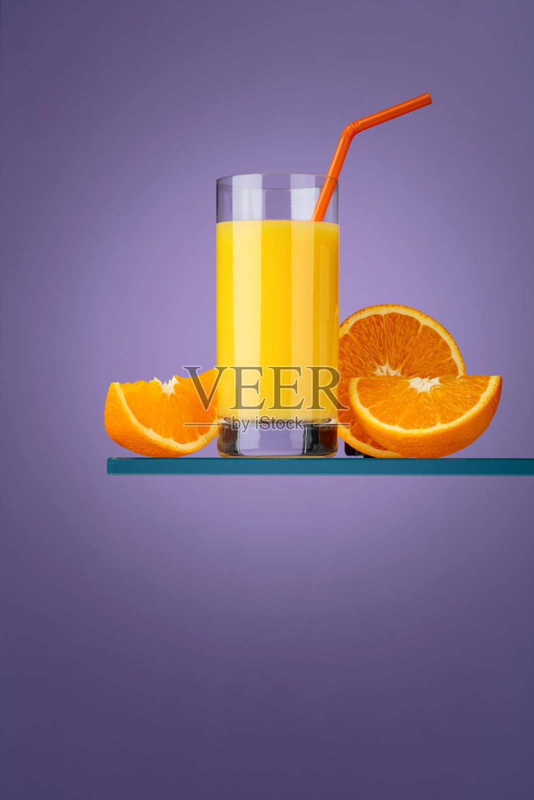 一杯新鲜橙汁和新鲜水果。照片摄影图片