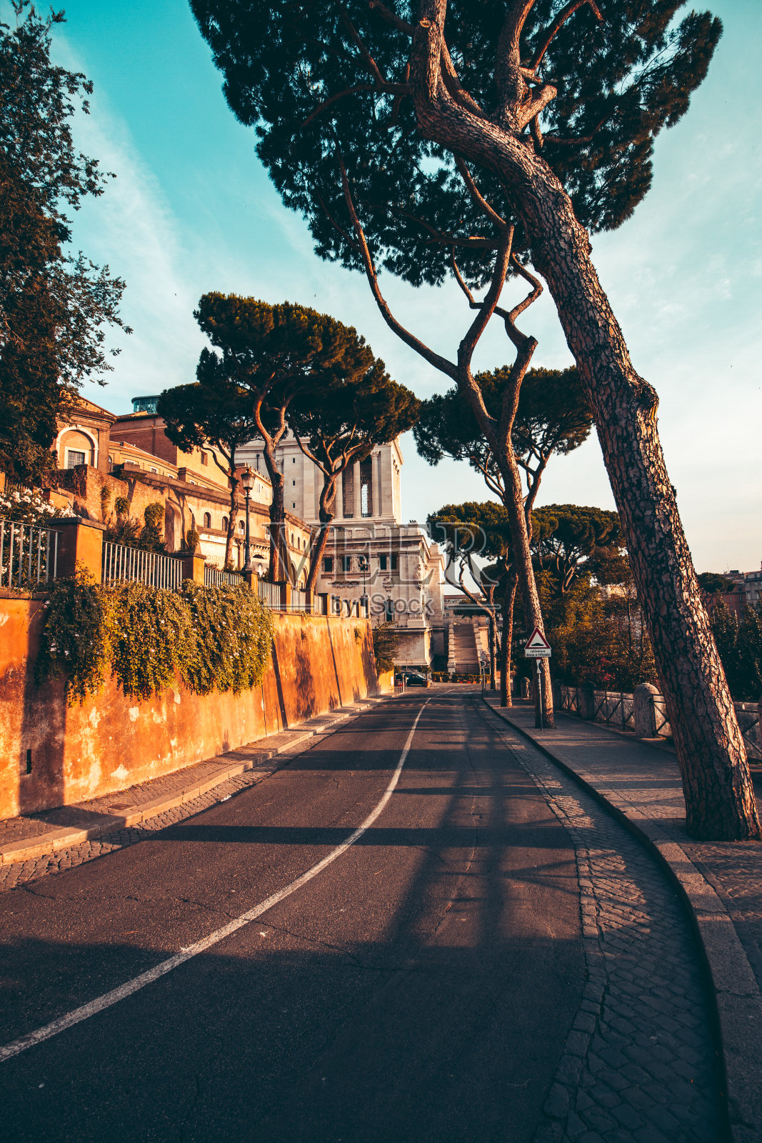日落时罗马的街道照片摄影图片