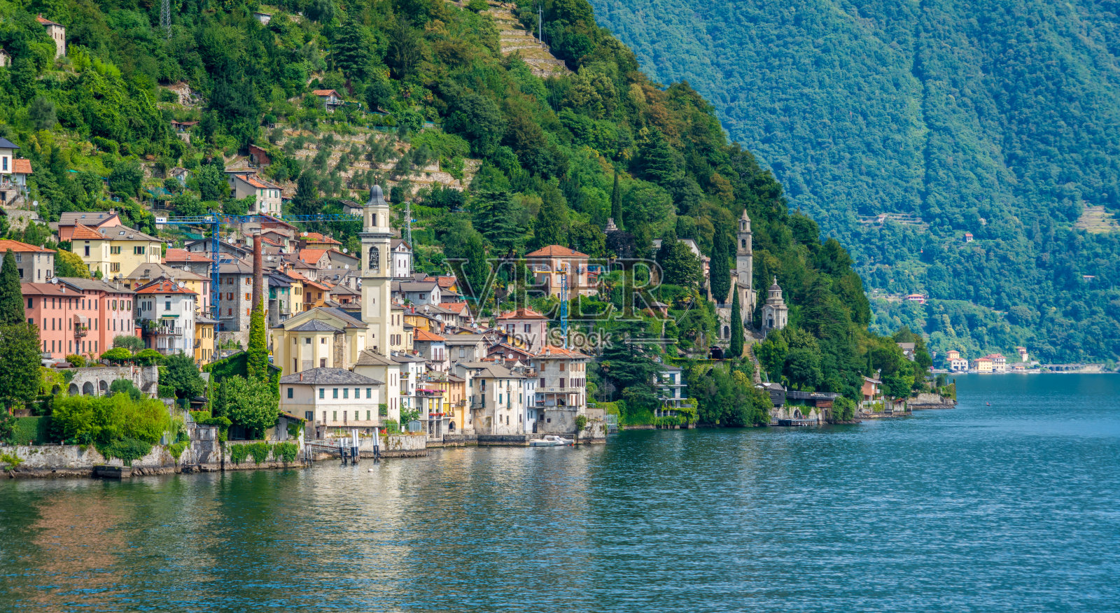 风景优美的布里耶诺，在科莫湖，伦巴第，意大利。照片摄影图片