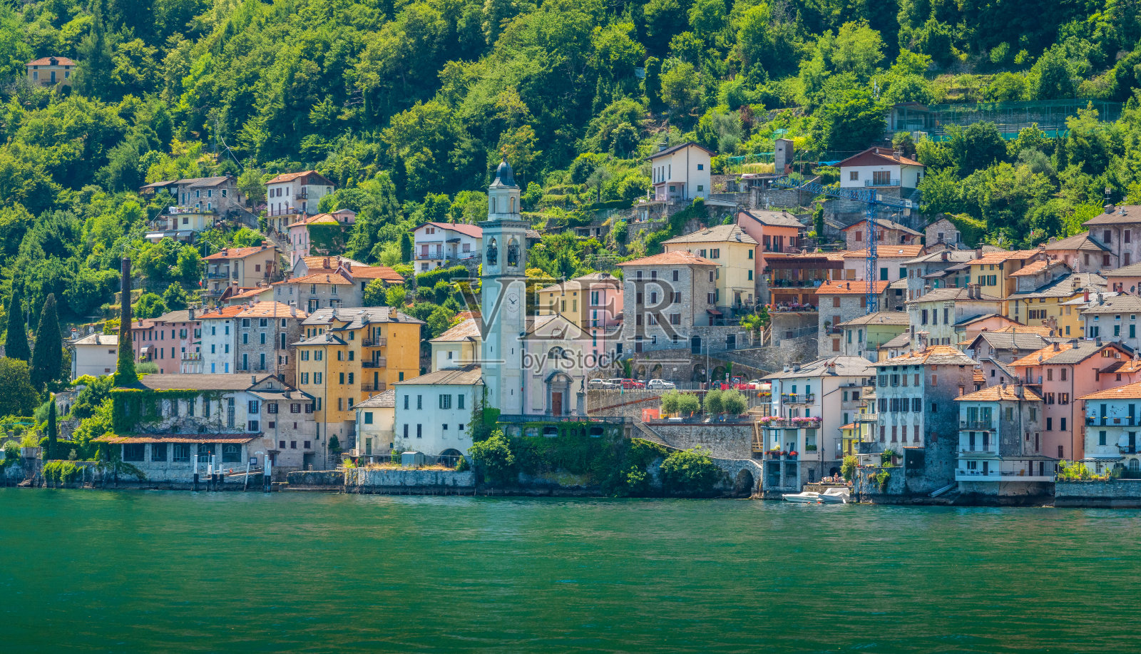 风景优美的布里耶诺，在科莫湖，伦巴第，意大利。照片摄影图片