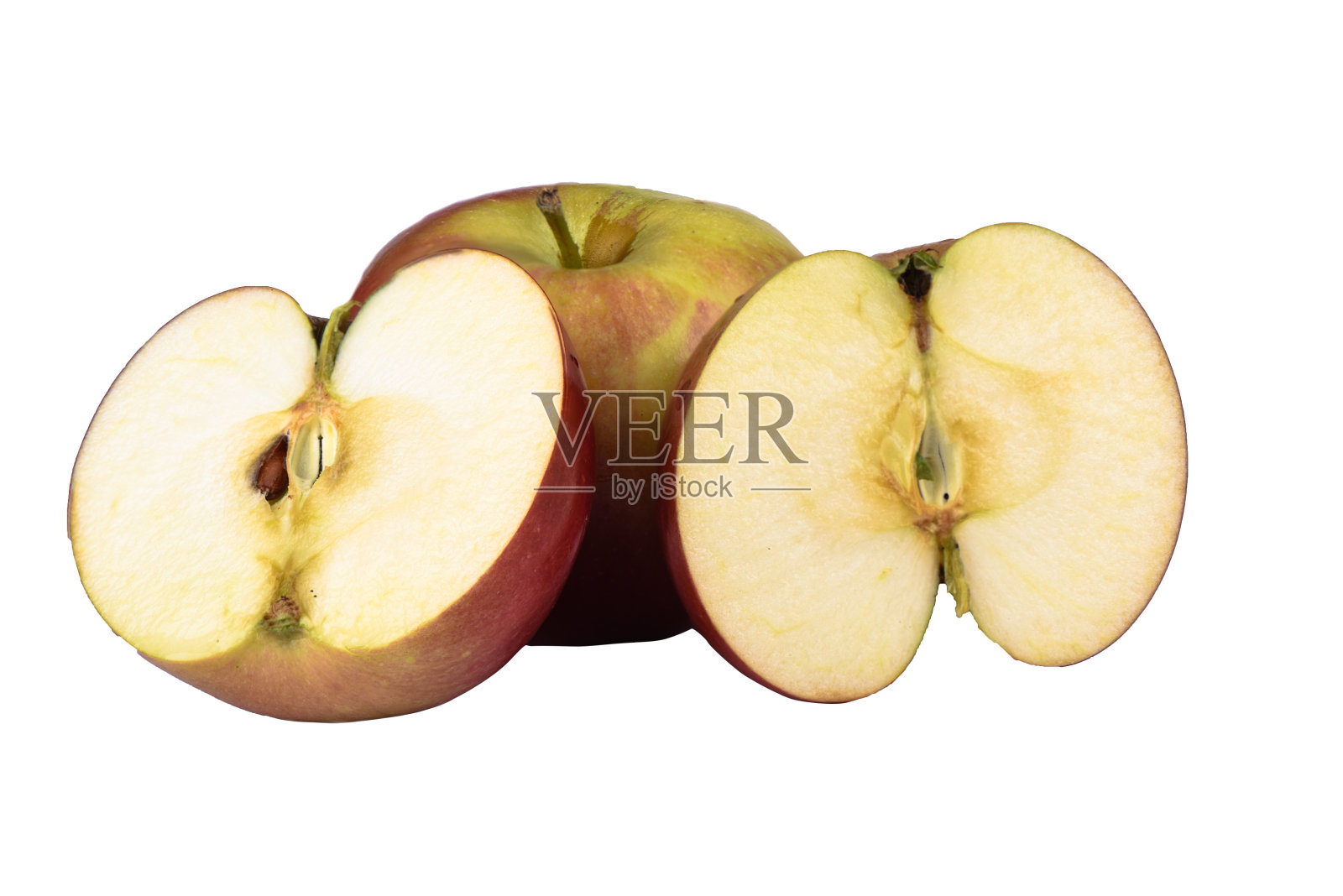 整个新鲜的苹果和两半分开的苹果在白色的背景。照片摄影图片