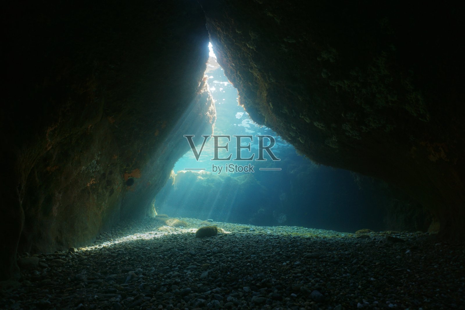 洞穴水下自然阳光照射地中海照片摄影图片