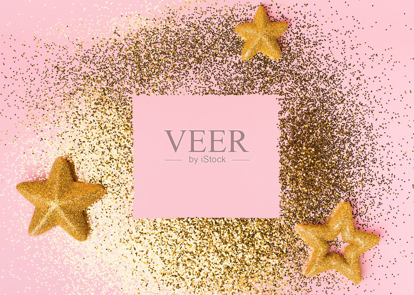 圣诞节和节日的粉红色背景与闪光，金色的星星插画图片素材