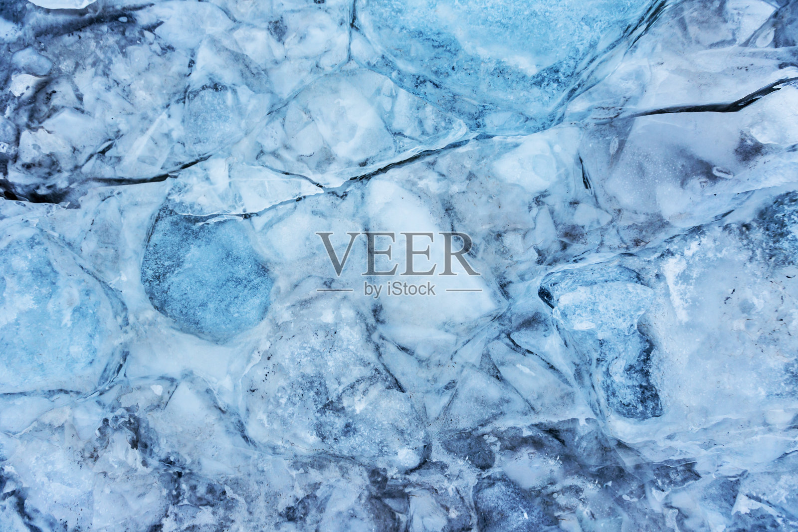 蓝色冰的纹理，冬天的背景，冰的表面纹理。照片摄影图片
